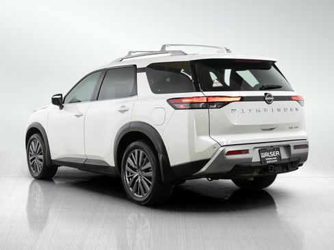 Used 2023 Nissan Pathfinder SL w/ SL Premium Package AWD/4WD image 3