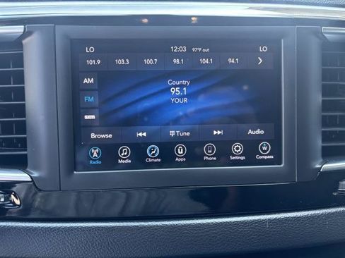 Used 2018 Chrysler Pacifica Touring Plus w/ S Appearance Package FWD image 11