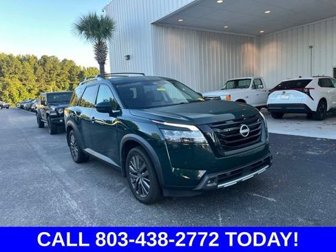Used 2024 Nissan Pathfinder SL w/ SL Premium Package FWD image 2