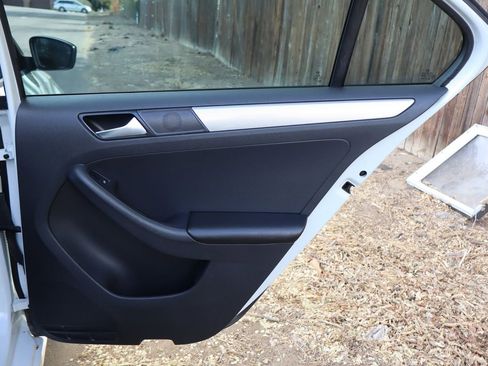 Used 2015 Volkswagen Jetta SE image 25