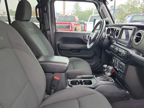 Used 2018 Jeep Wrangler Unlimited Sahara image 35