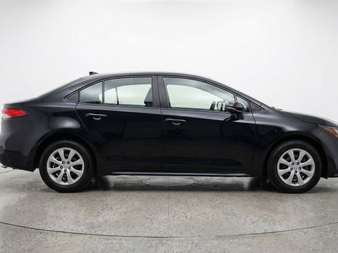 Used 2025 Toyota Corolla LE FWD image 11