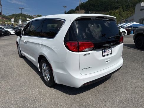New 2026 Chrysler Voyager LX image 5