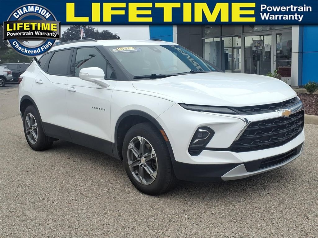Used 2023 Chevrolet Blazer LT FWD image 1