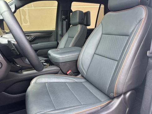 Used 2025 GMC Yukon AT4 w/ AT4 Premium Plus Package AWD/4WD image 19