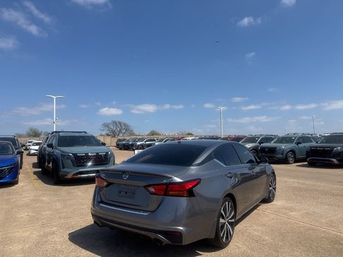 Certified 2021 Nissan Altima 2.5 SR w/ SR Premium Package image 19