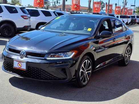 Used 2025 Volkswagen Jetta Sport FWD image 3