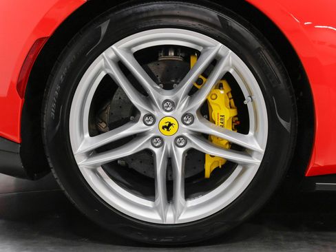 Used 2018 Ferrari 812 Superfast image 22