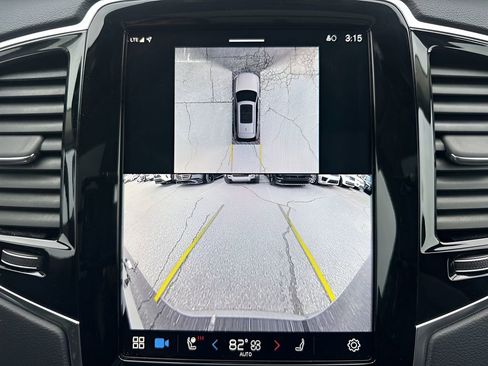 Used 2024 Volvo XC90 B6 Ultimate w/ Lounge Package image 24