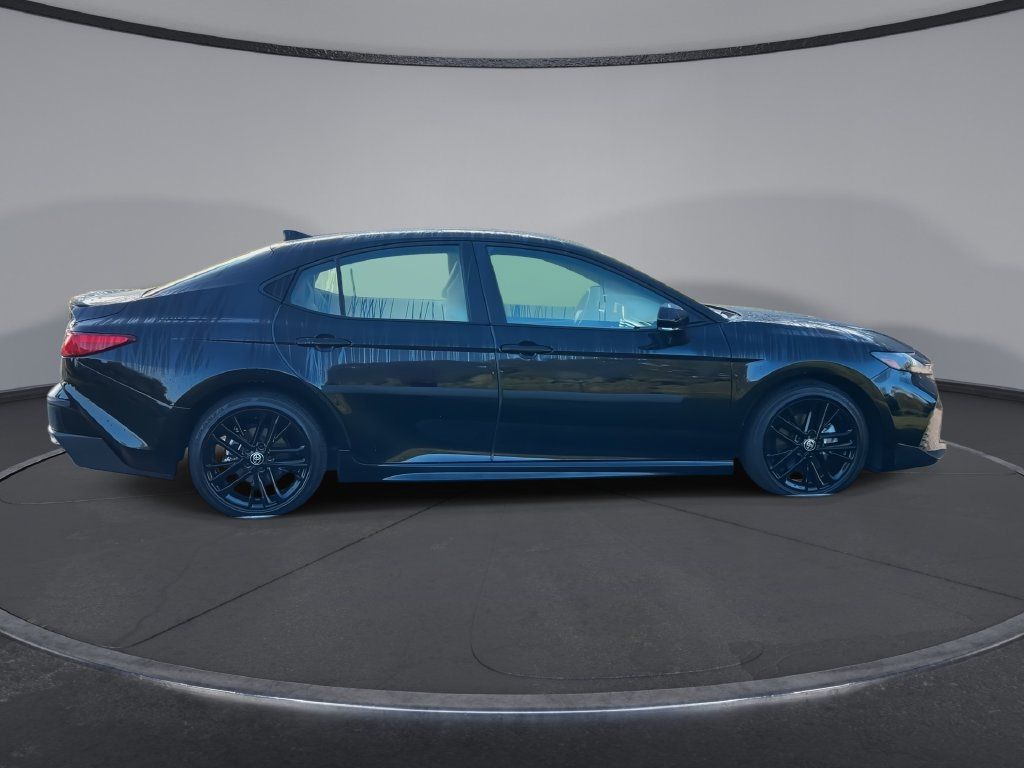 Used 2025 Toyota Camry SE FWD image 9