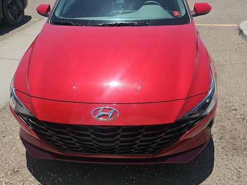 Used 2023 Hyundai Elantra SEL w/ Preferred Accessory Package FWD image 4
