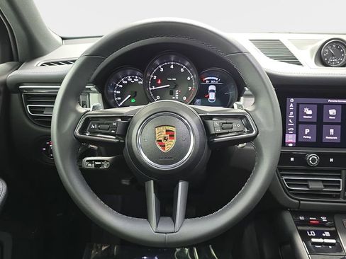 Certified 2025 Porsche Macan AWD/4WD image 13