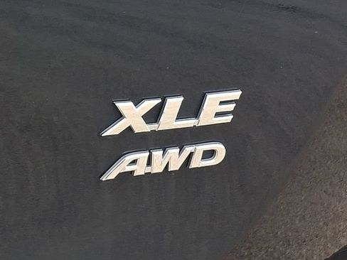 Used 2018 Toyota RAV4 XLE w/ Plus Extra Value Package AWD/4WD image 33