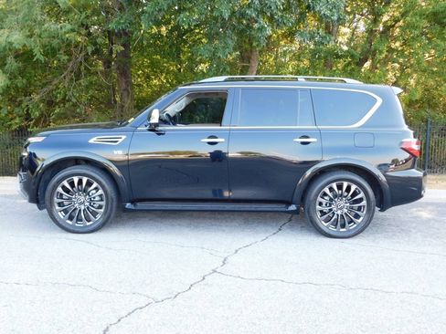 Used 2021 Nissan Armada Platinum w/ Captain's Chairs Package RWD image 2