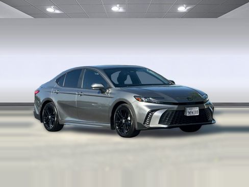 Used 2026 Toyota Camry SE w/ Convenience Package FWD image 7