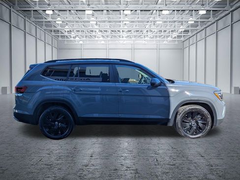 Used 2025 Volkswagen Atlas SE w/ Panoramic Sunroof Package image 6