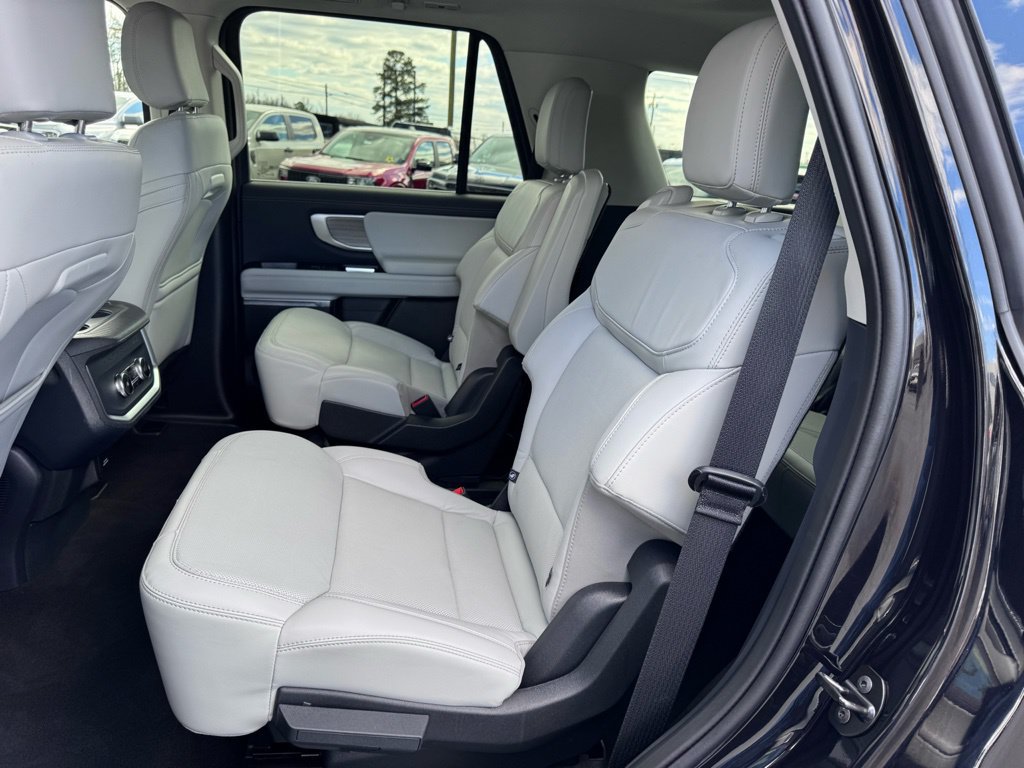 Used 2025 Ford Expedition Platinum AWD/4WD image 24