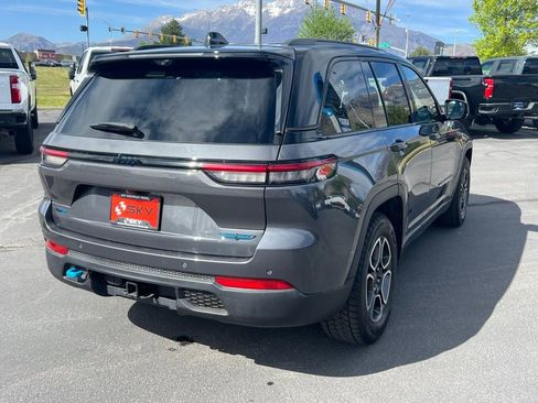 Used 2023 Jeep Grand Cherokee Trailhawk w/ Luxury Tech Group III AWD/4WD image 11