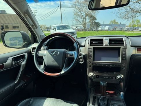 Used 2016 Lexus GX 460 w/ Premium Package AWD/4WD image 16