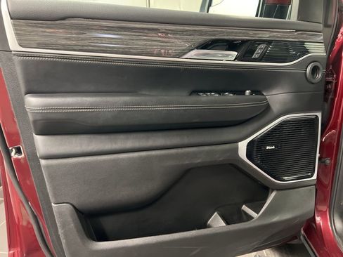 Used 2022 Jeep Wagoneer Series III w/ Premium Group I image 29