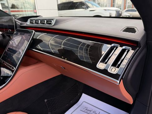 Used 2022 Mercedes-Benz S 580 4MATIC Sedan w/ AMG Line Package image 23