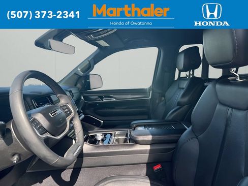Used 2024 Jeep Wagoneer Series II w/ Flexible Seating Group AWD/4WD image 11