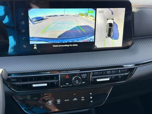 Certified 2025 Nissan Kicks SR image 19