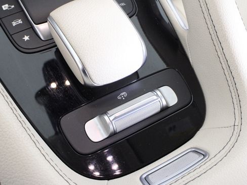 Used 2022 Mercedes-Benz GLS 450 4MATIC image 33