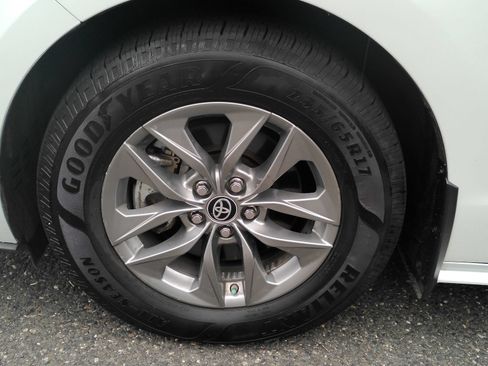 Used 2022 Toyota Sienna XLE AWD/4WD image 30