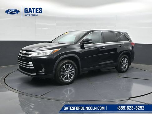 Used 2019 Toyota Highlander XLE AWD/4WD image 6