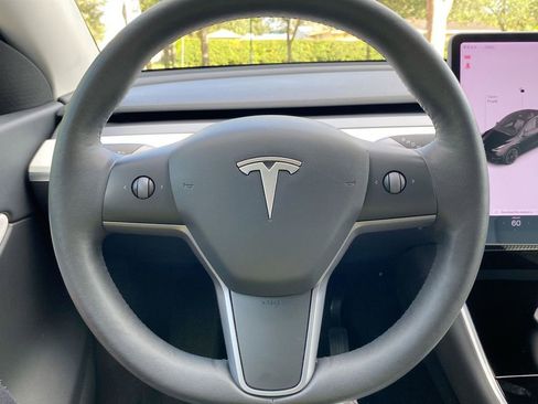 Used 2021 Tesla Model Y Long Range image 17