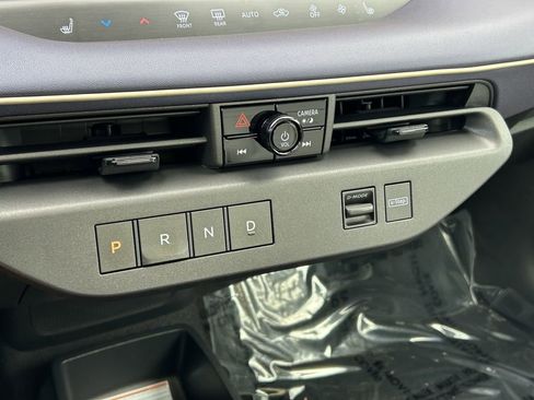 New 2026 Nissan Leaf Platinum+ w/ Cargo Package (Platinum+) image 17