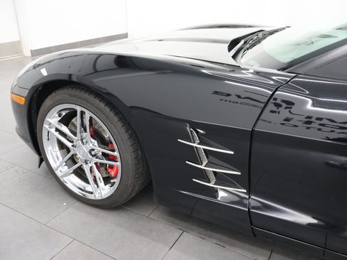 Used 2005 Chevrolet Corvette Coupe w/ Preferred Equipment Group RWD image 26