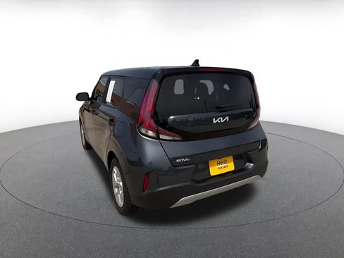 Used 2025 Kia Soul LX w/ LX Technology Package FWD image 11
