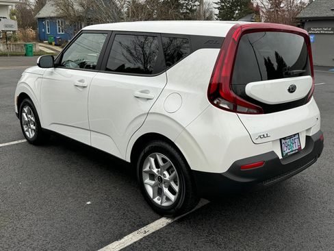 Used 2020 Kia Soul S image 10