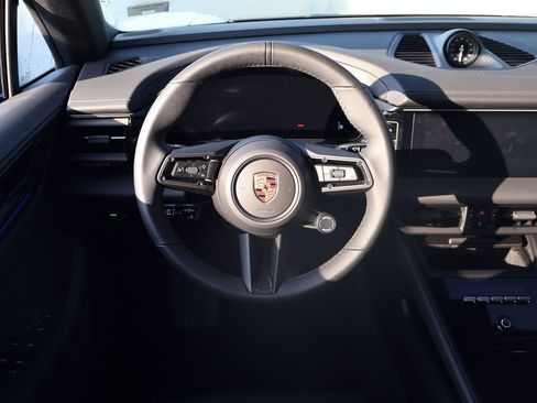 New 2025 Porsche Macan 4 Electric image 15