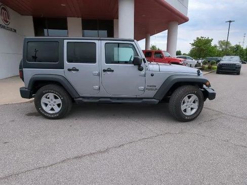 Certified 2017 Jeep Wrangler Unlimited Sport w/ Quick Order Package 24S AWD/4WD image 28