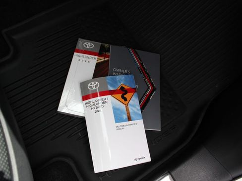Certified 2026 Toyota Highlander Platinum AWD/4WD image 50