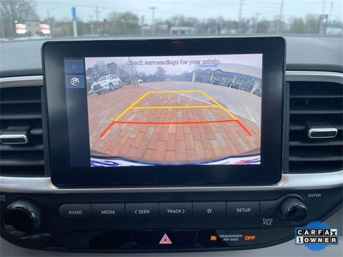 Used 2023 Hyundai Venue SEL image 19