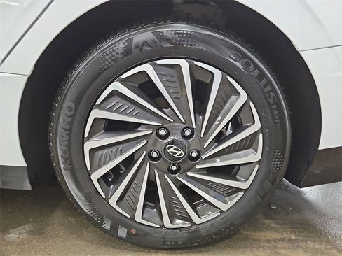 Used 2024 Hyundai Sonata Limited image 33