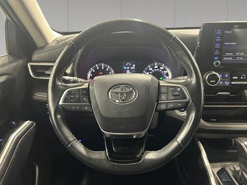 Used 2020 Toyota Highlander LE image 13