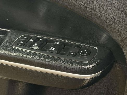 Used 2018 Chrysler 300 Limited w/ Safetytec Plus Group AWD/4WD image 13