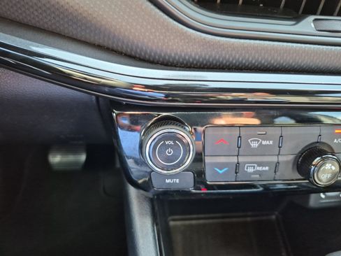 Used 2024 Jeep Compass Latitude w/ Altitude Special Edition AWD/4WD image 16