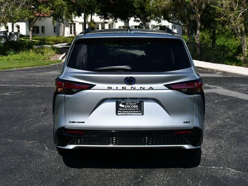 Used 2025 Toyota Sienna XSE image 33