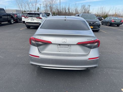 Used 2023 Honda Civic Touring image 4