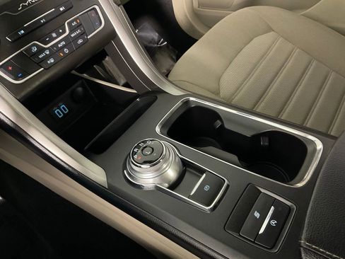 Used 2020 Ford Fusion SE image 17