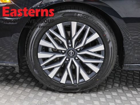 Used 2024 Nissan Altima 2.5 SV FWD image 32