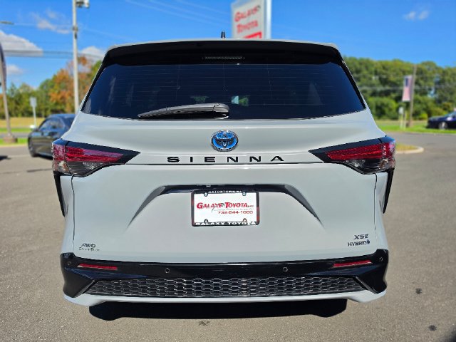 Used 2024 Toyota Sienna XSE w/ XSE Plus Package AWD/4WD image 6