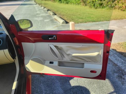 Used 2008 Volkswagen Beetle SE image 16