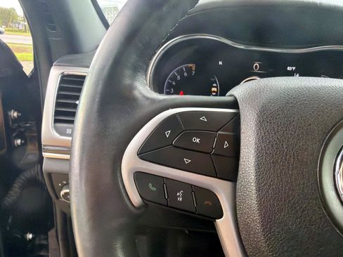 Used 2018 Jeep Grand Cherokee Overland RWD image 27